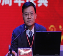 中國(guó)科學(xué)院院士、西北生態(tài)環(huán)境資源研究院常務(wù)副院長(zhǎng)、我國(guó)著名寒區(qū)土木工程專家、博士生導(dǎo)師賴遠(yuǎn)明教授就“寒區(qū)道路熱學(xué)特性分析方法和凍害防治技術(shù)”?與嘉賓、校友和師生分享了自己獨(dú)特的見解